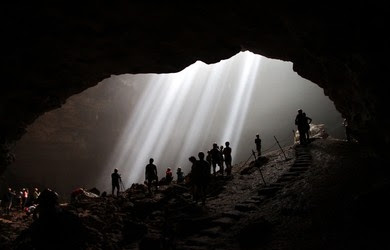Goa Jomblang 15 Destinasi Wisata Terpopuler di Joga